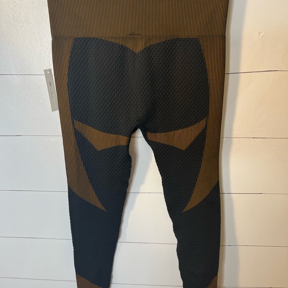 YI TONG 2PC OUTFIT SZ L (Juniors) NWT - Picture 8 of 8